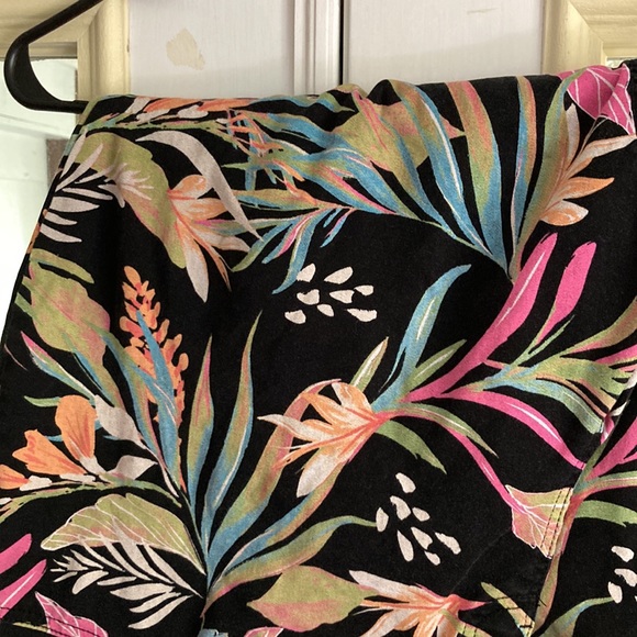 Tropical pants๐บ๐บ๐บ - Picture 6 of 17